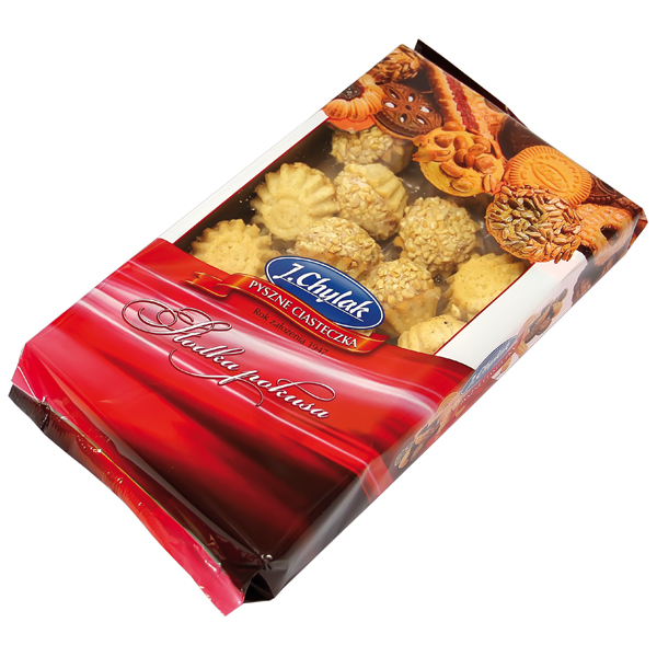 Koekjes "Babki met noten" met een laagje pindakaas en bestrooid met pinda's