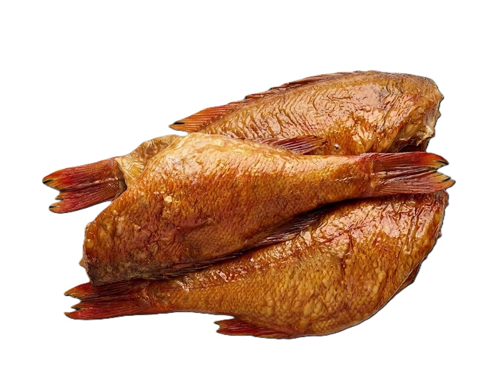 Roodbaars, zonder kop, schoongemaakt, gezouten en heet geroo