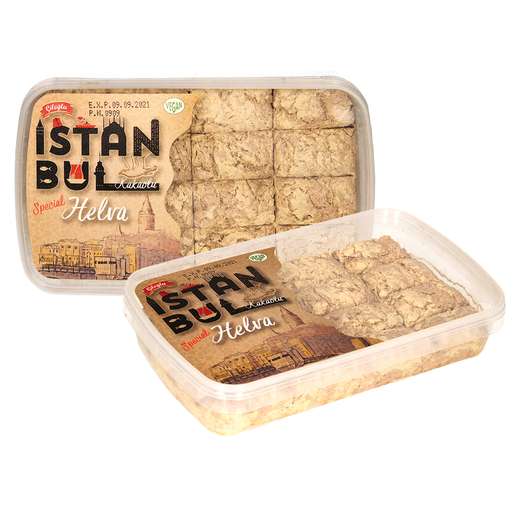 Helva met chocoladesmaak, product van sesampasta en suiker met chocoladesmaak, kleine kubusvormige stukjes.