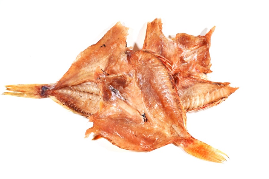 Blaumäulchen (Helicolenus Dactylopterus) gehalveerd, zonder hoofd met huid, gedroogd