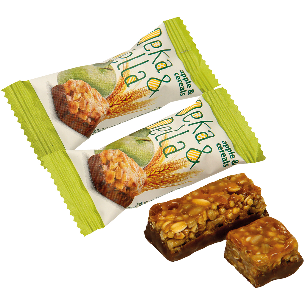 Knapperig snoep "Deka&Della" met pinda's, appelstukjes en knapperig graanproduct, gedeeltelijk in cacao-vetglazuur