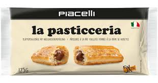 [0001018615] Bladerdeeggebak met hazelnootcrèmevulling (40%)