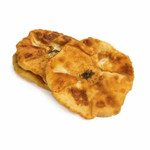 [02580] Gistdeeg met 39% aardappelfilling, bestrooid met maanzaad, gefrituurd