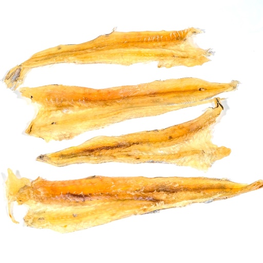 Голубая путассу (Micromesistius Poutassou), разделанная на филе пополам, сушеная