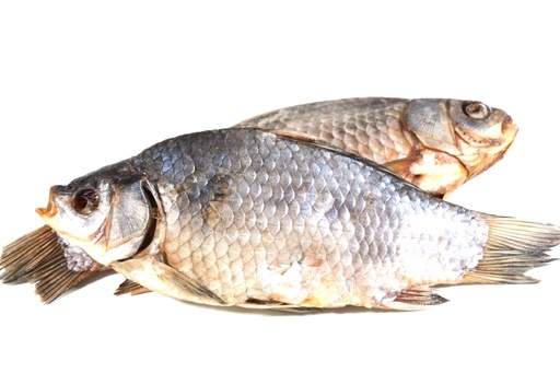 Карась (Carassius carassius) целый, сушеный и соленый, с головой, потрошеный