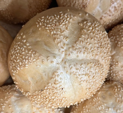 [33858] Kaiserka met sesamzaadjes